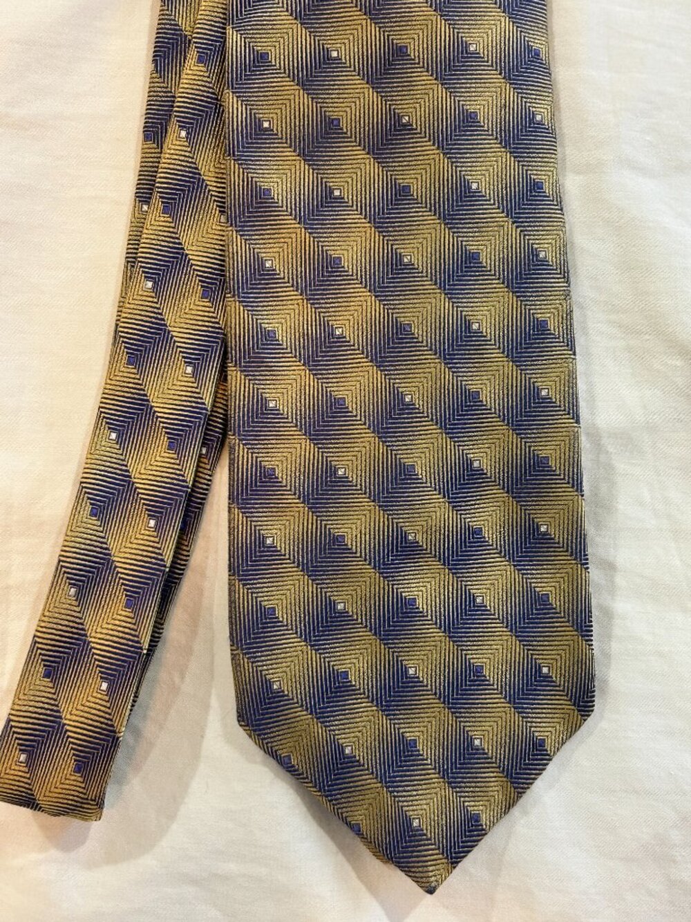 Dockers 100% Silk Mens Tie Squares Diamonds Necktie Gold Blue